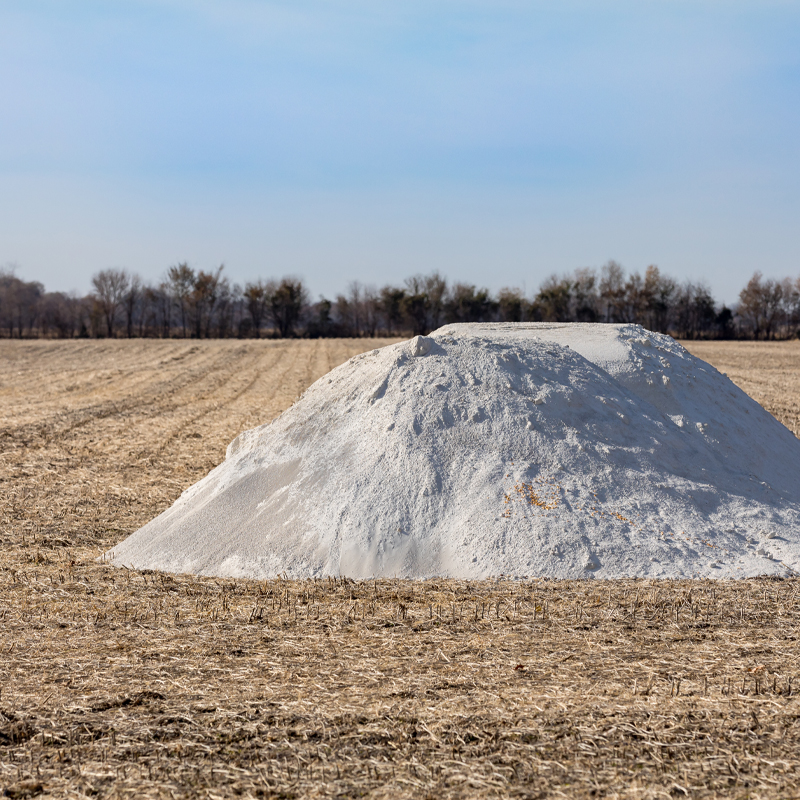 Carbo-Kalk Carbo-Kalk zur Verbesserung der Bodenstruktur und Regulierung des pH-Werts landwirtschaftlicher Böden.