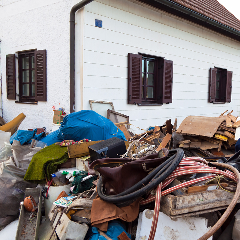 Entrümpelung eines Hauses mit Möbeln und Hausrat.