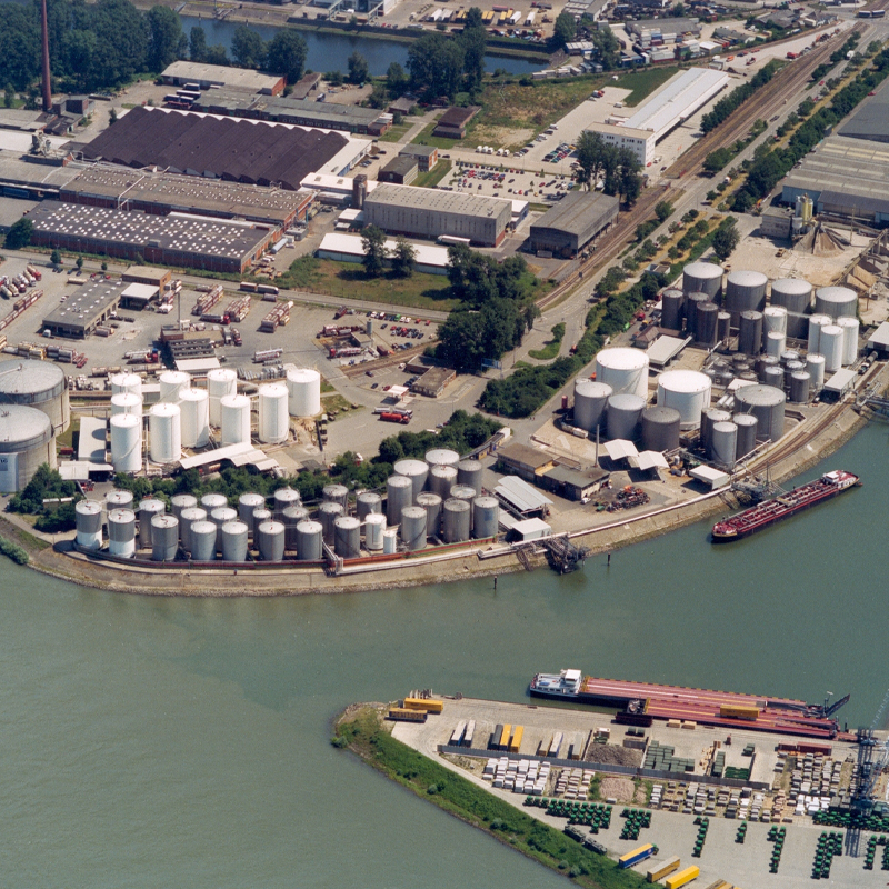 Luftaufnahme eines Tanklagers für Biodiesel.